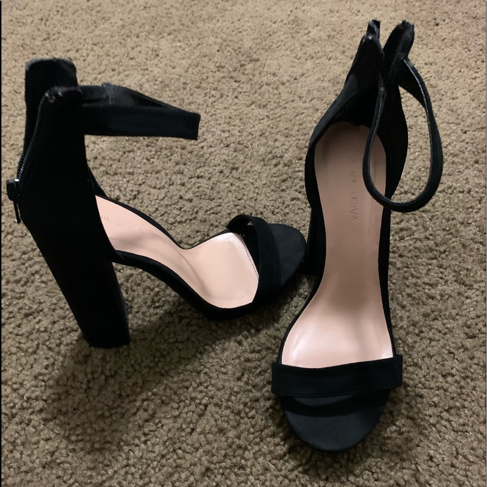 BLACK STRAP HEELS
